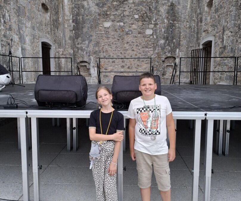 Leon Pelčić i Lana Žeželić nastupili na festivalu Kastafski glasi 2025.
