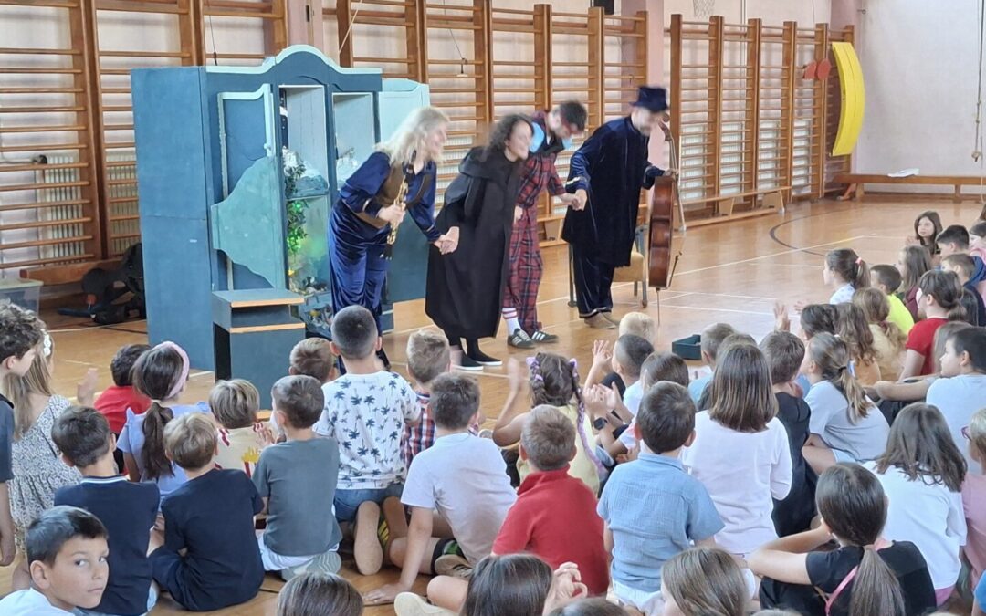 Predstava Kazališta Mala scena Zvijezda i mrak za učenike 1. – 4. razreda